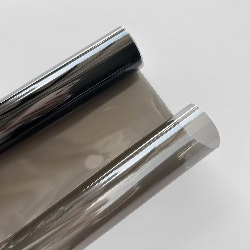 Glänzende transparente PVC-Folie in Hellrauch – Stilvolle Tönungsfolie für Scheinwerfer & Rücklichter (100×30 cm)