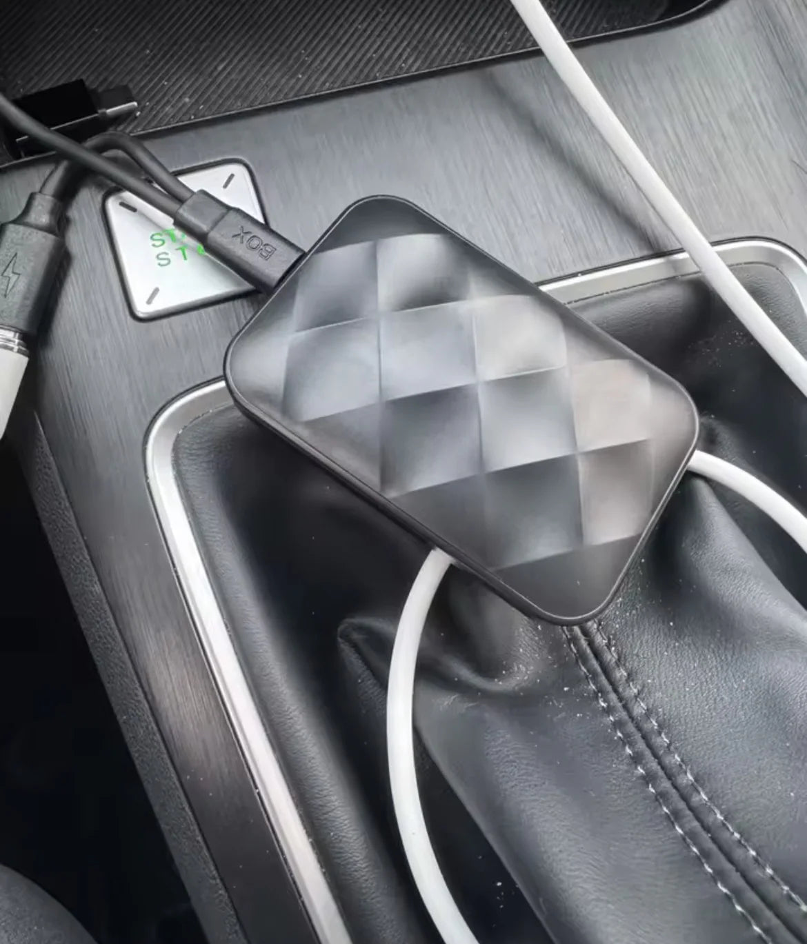 Adapter CarPlay Pro – Bezprzewodowy Apple CarPlay i Android Auto dla każdego samochodu
