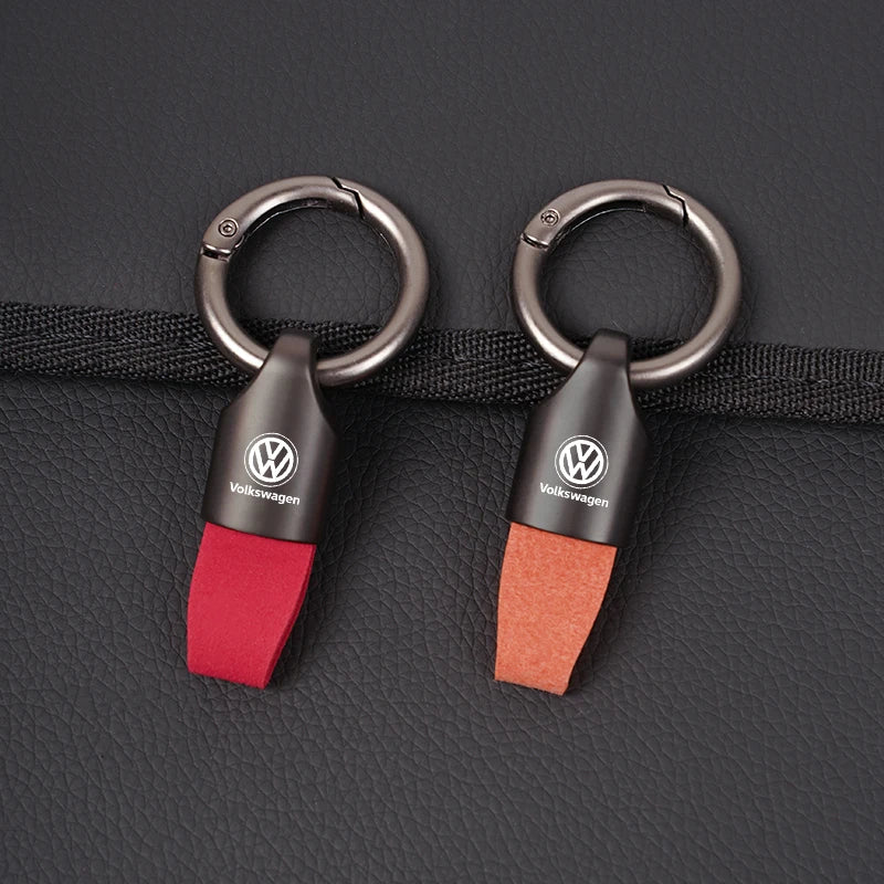 Luxuriöser VW-Wildleder-Schlüsselanhänger – Modischer Autoschlüsselhalter aus Zinklegierung in 4 eleganten Farben