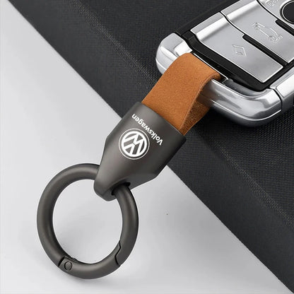 Luxuriöser VW-Wildleder-Schlüsselanhänger – Modischer Autoschlüsselhalter aus Zinklegierung in 4 eleganten Farben