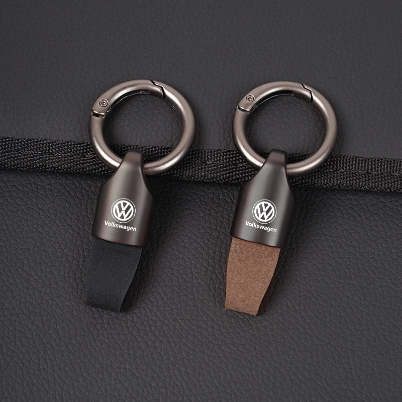 Luxuriöser VW-Wildleder-Schlüsselanhänger – Modischer Autoschlüsselhalter aus Zinklegierung in 4 eleganten Farben